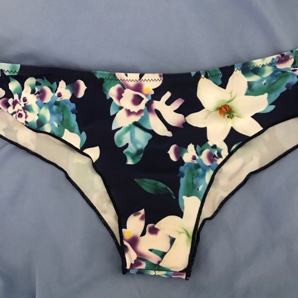 bikini - Picture 2 of 3